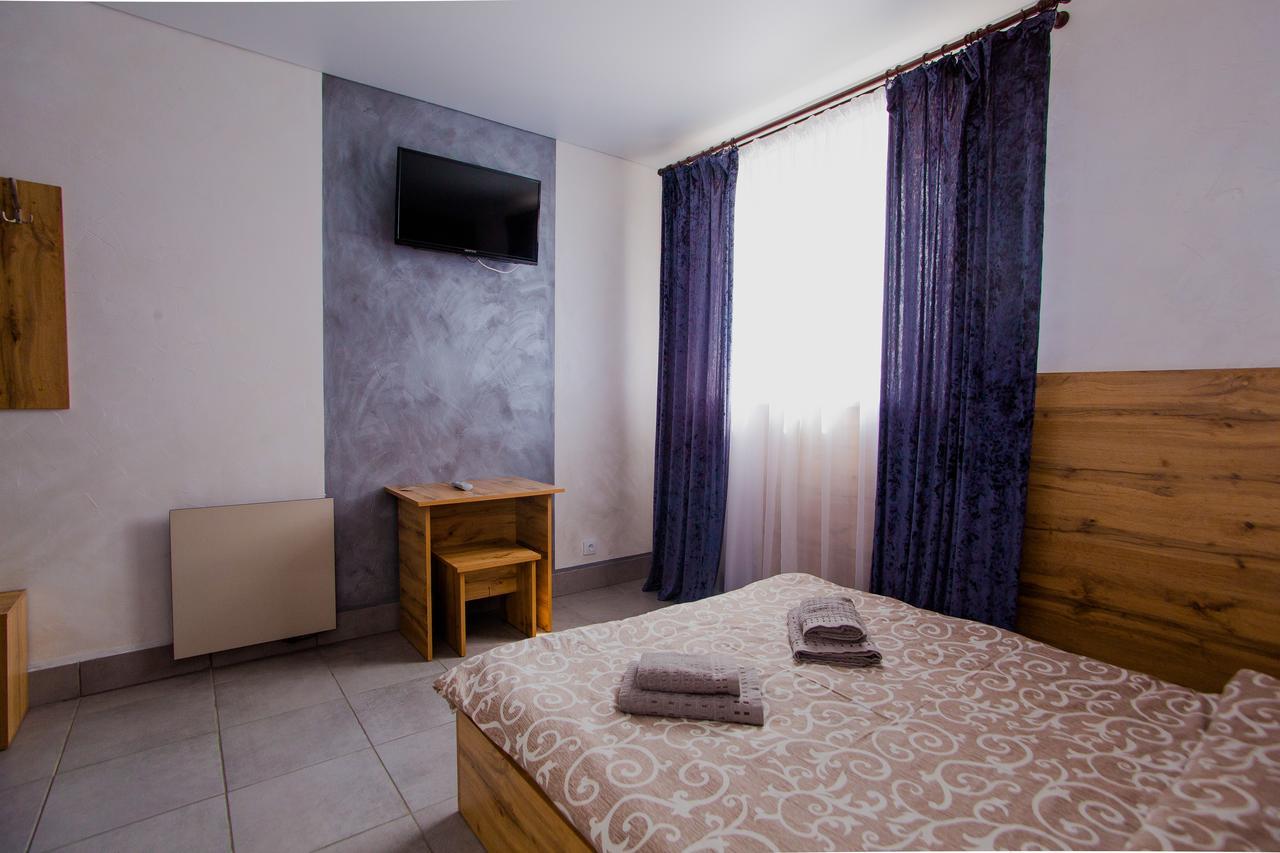 Ok Hotel Riwne Exterior foto